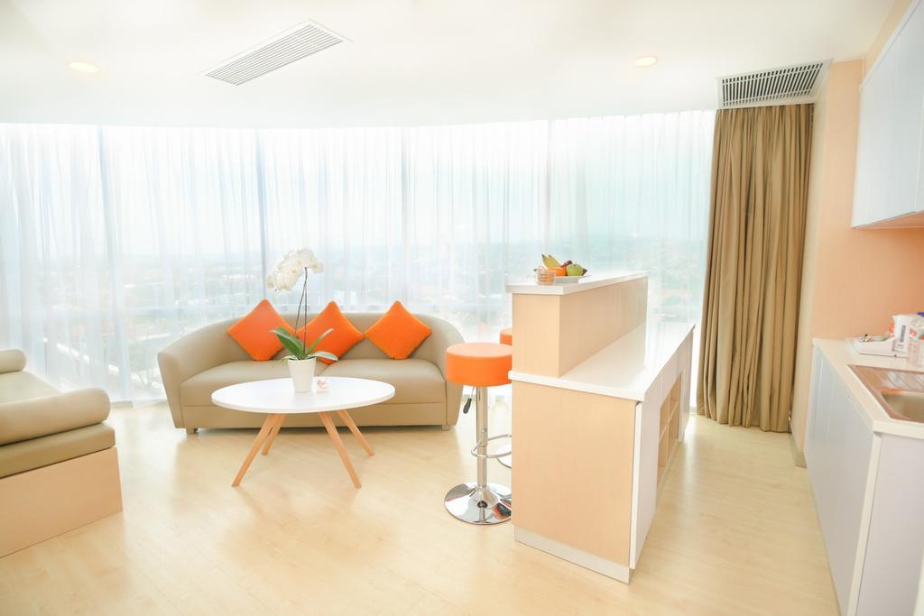 Harris Hotel Sentraland Semarang Exteriör bild