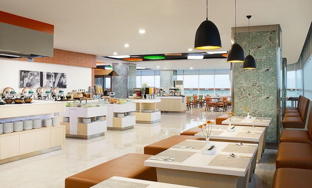 Harris Hotel Sentraland Semarang Exteriör bild