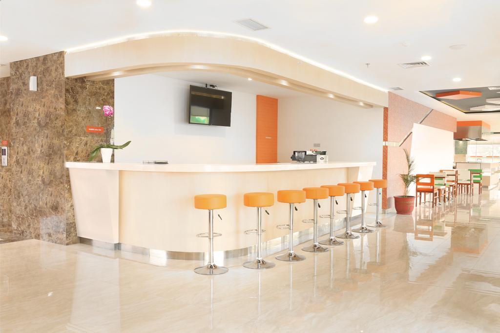 Harris Hotel Sentraland Semarang Exteriör bild