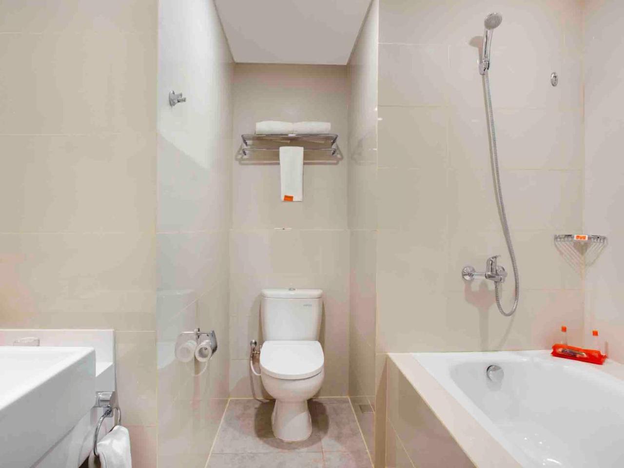 Harris Hotel Sentraland Semarang Exteriör bild